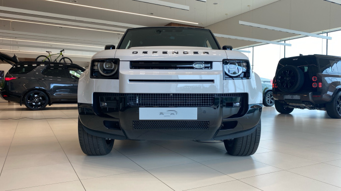 Land Rover Defender 3.0 D350 X-Dynamic HSE 90 3dr Auto Diesel Estate - Image 31
